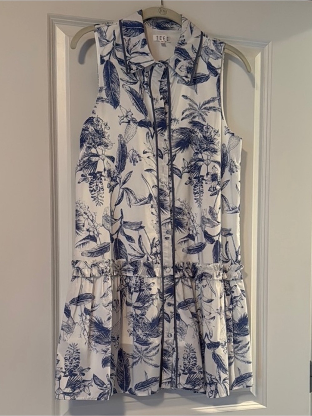 TCEC Sleeveless White Jacket with Blue Botanical Print - NWOT